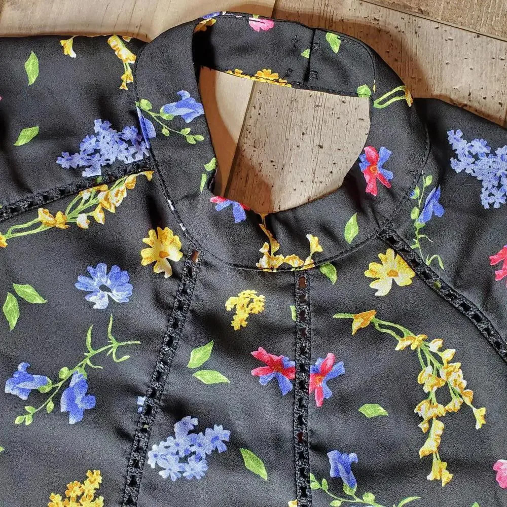 Sienna Sky Black Floral Short Sleeve Blouse Women's Size XS NWOT - Picture 6 of 16